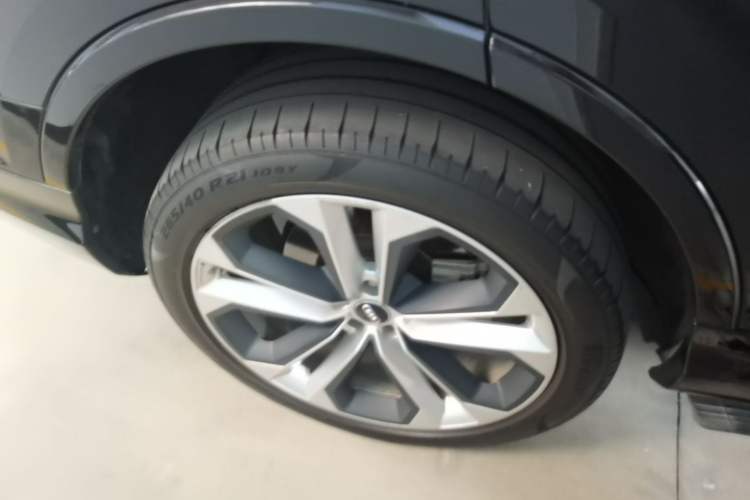 Used Audi Q7 2020 55 TFSI quattro S line sports model Right Rear Wheel Hub