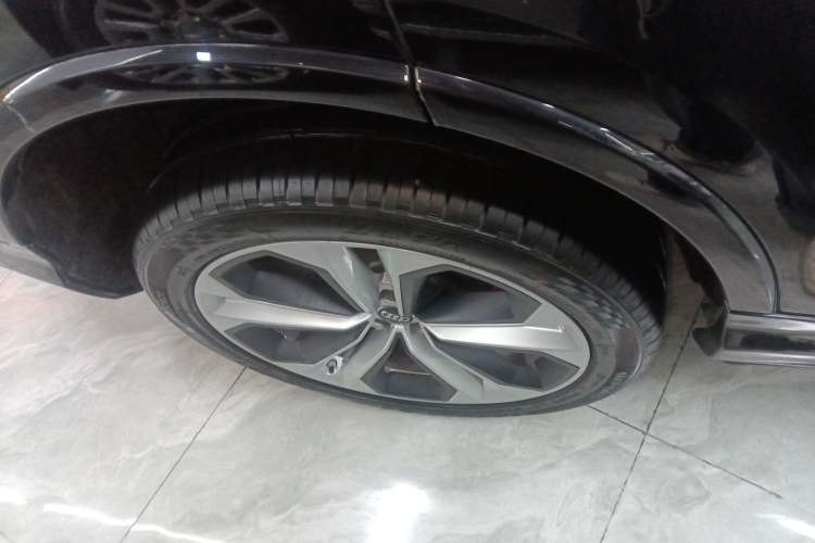 Used Audi Q7 2020 55 TFSI quattro S line sports model Right Rear Wheel Hub