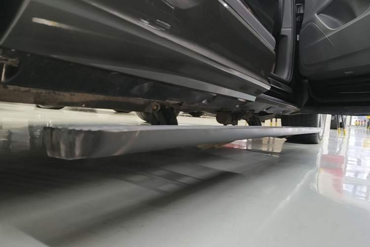 Used Audi Q7 2020 55 TFSI quattro S line sports model Right Side Sill