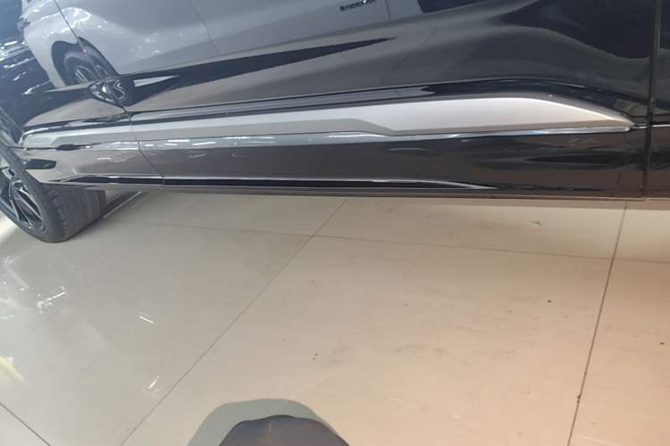 Used Audi Q7 2020 55 TFSI quattro S line sports model Right Side Sill