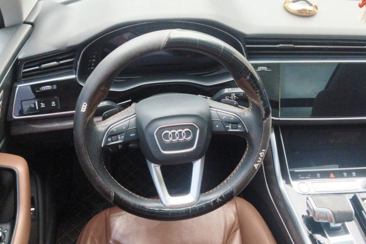 Used Audi Q7 2020 55 TFSI quattro S line sports model Steering Wheel