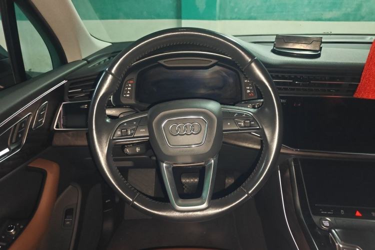 Used Audi Q7 2020 55 TFSI quattro S line sports model Steering Wheel