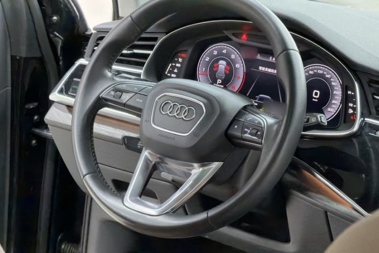 Used Audi Q7 2020 55 TFSI quattro S line sports model Steering Wheel