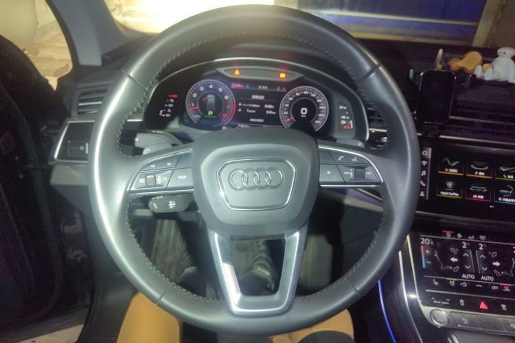 Used Audi Q7 2020 55 TFSI quattro S line sports model Steering Wheel
