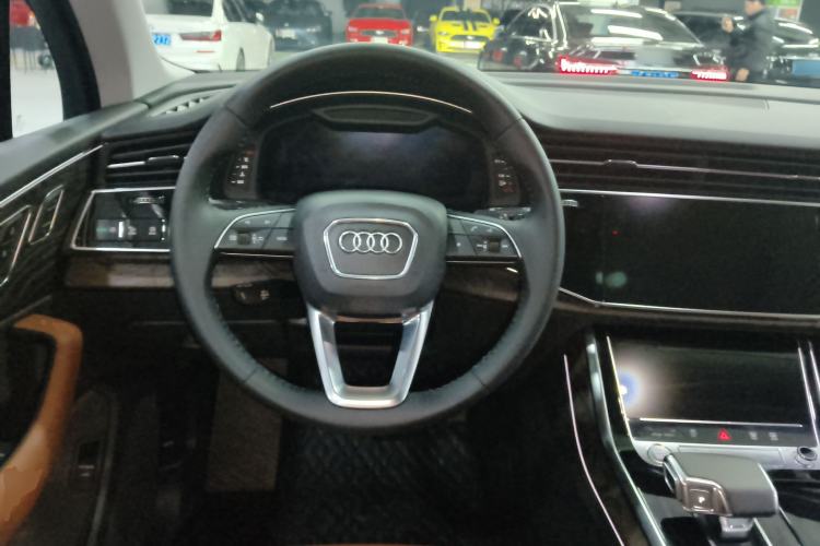 Used Audi Q7 2020 55 TFSI quattro S line sports model Steering Wheel