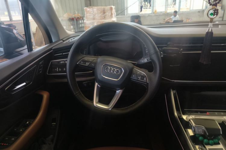 Used Audi Q7 2020 55 TFSI quattro S line sports model Steering Wheel
