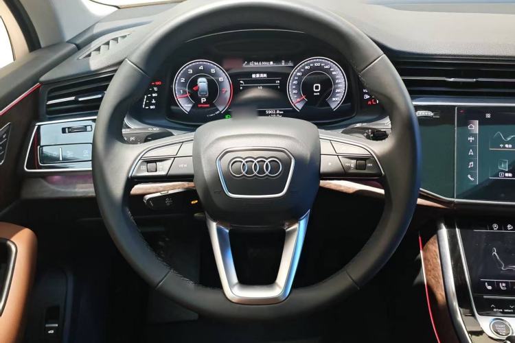 Used Audi Q7 2020 55 TFSI quattro S line sports model Steering Wheel