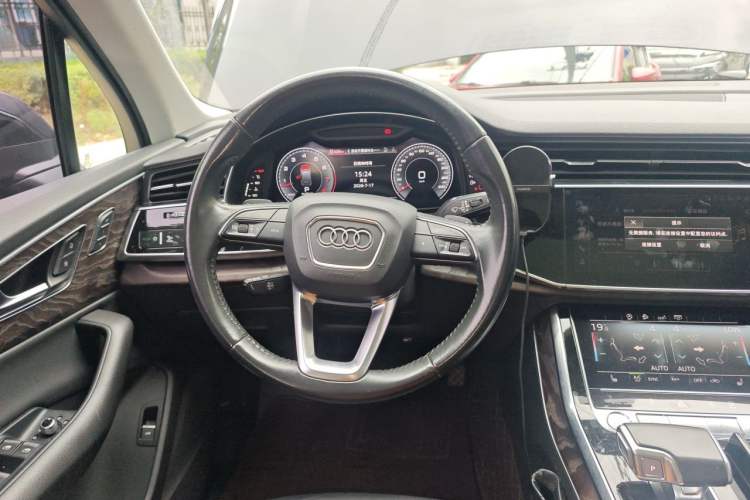 Used Audi Q7 2020 55 TFSI quattro S line sports model Steering Wheel