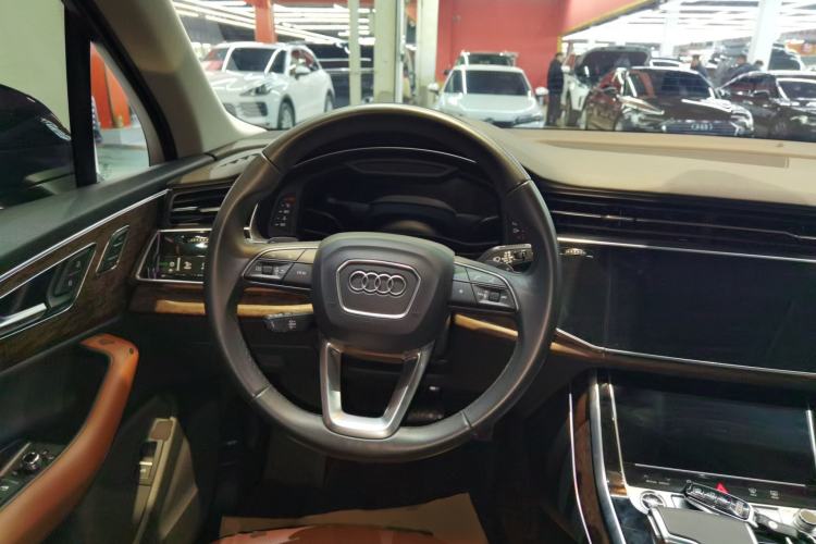 Used Audi Q7 2020 55 TFSI quattro S line sports model Steering Wheel