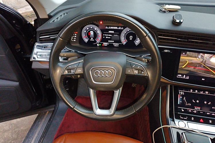 Used Audi Q7 2020 55 TFSI quattro S line sports model Steering Wheel