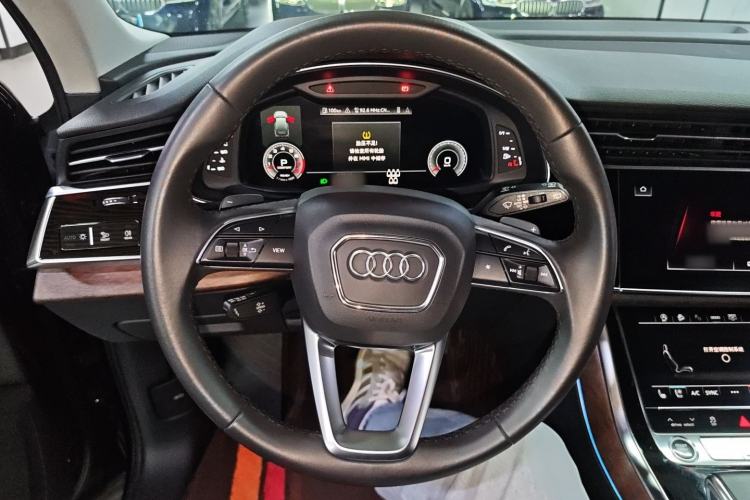 Used Audi Q7 2020 55 TFSI quattro Black Warrior Exclusive Edition Steering Wheel