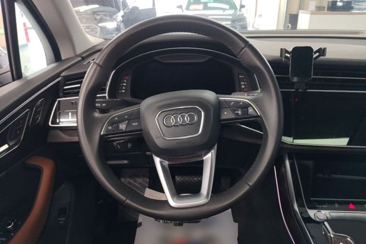 Used Audi Q7 2020 55 TFSI quattro S line sports model Steering Wheel
