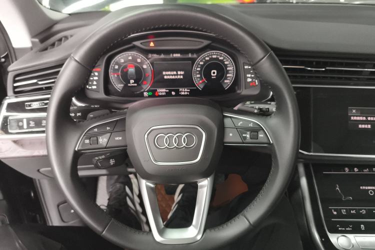 Used Audi Q7 2020 55 TFSI quattro S line sports model Steering Wheel
