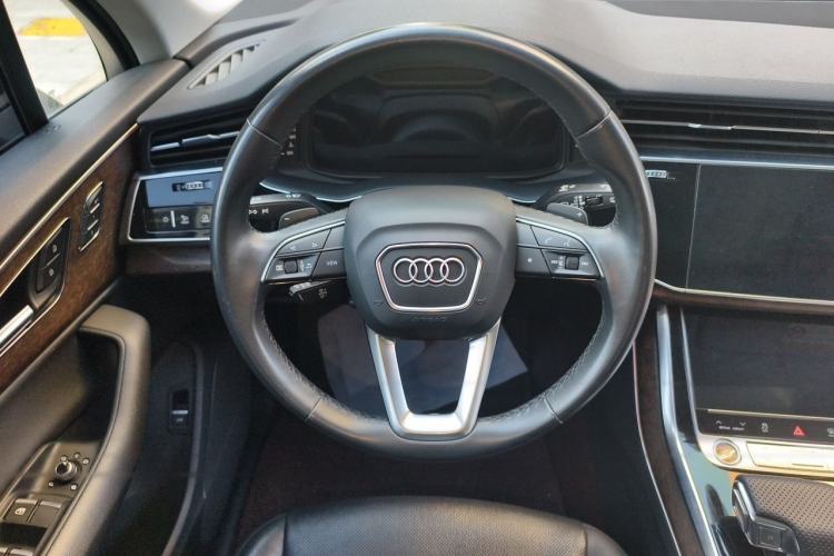 Used Audi Q7 2020 55 TFSI quattro S line sports model Steering Wheel