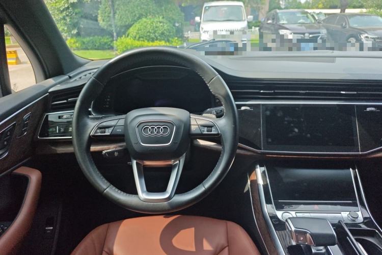 Used Audi Q7 2020 55 TFSI quattro S line sports model Steering Wheel
