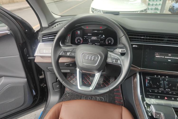 Used Audi Q7 2020 55 TFSI quattro S line sports model Steering Wheel