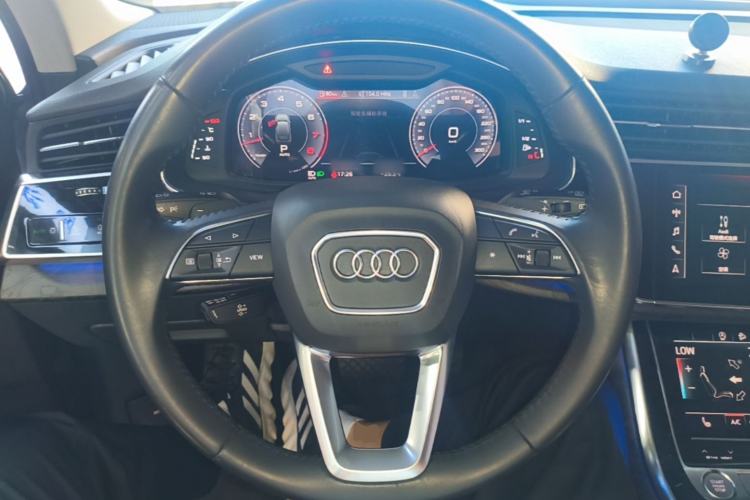 Used Audi Q7 2020 55 TFSI quattro S line sports model Steering Wheel