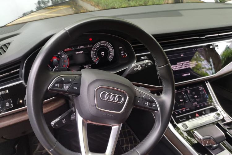 Used Audi Q7 2020 55 TFSI quattro S line sports model Steering Wheel