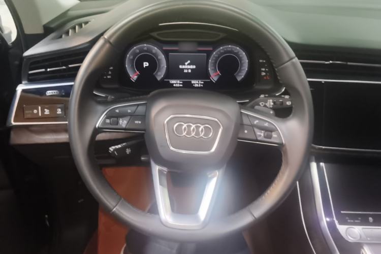 Used Audi Q7 2020 55 TFSI quattro S line sports model Steering Wheel