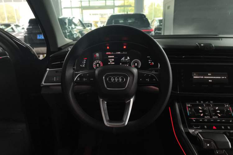 Used Audi Q7 2020 55 TFSI quattro S line sports model Steering Wheel
