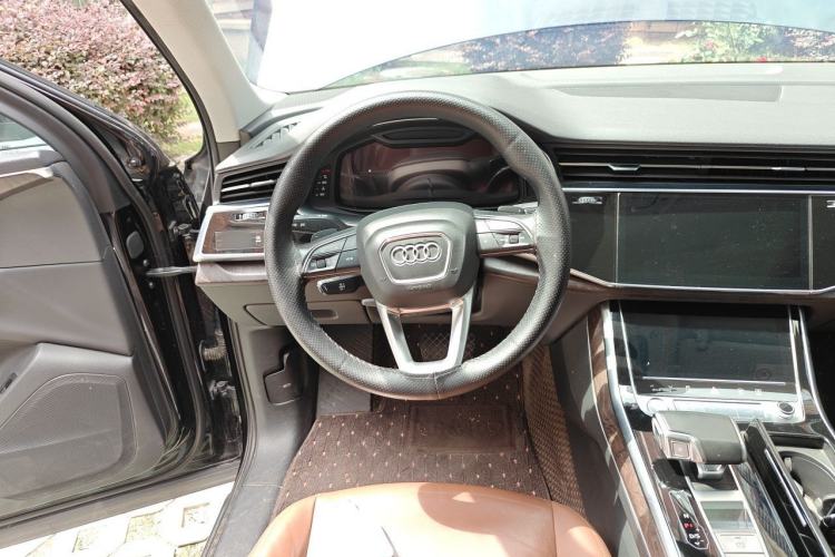 Used Audi Q7 2020 55 TFSI quattro S line sports model Steering Wheel