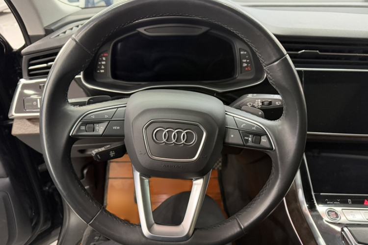 Used Audi Q7 2020 55 TFSI quattro S line sports model Steering Wheel