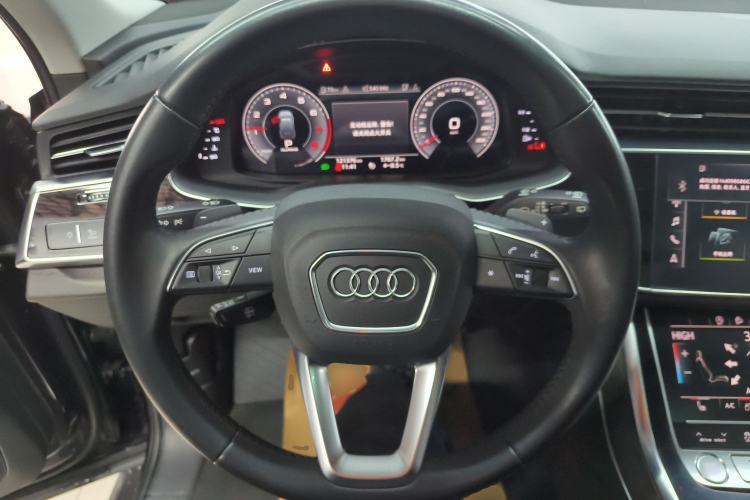 Used Audi Q7 2020 55 TFSI quattro S line sports model Steering Wheel