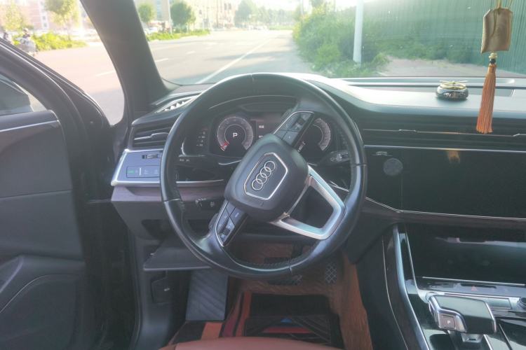Used Audi Q7 2020 55 TFSI quattro S line sports model Steering Wheel