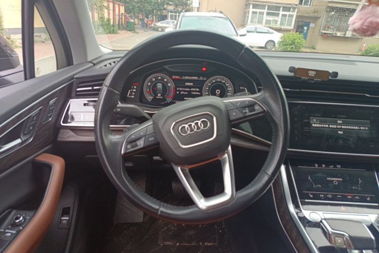 Used Audi Q7 2020 55 TFSI quattro S line sports model Steering Wheel