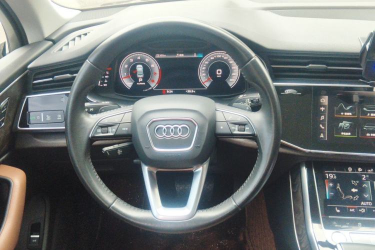 Used Audi Q7 2020 55 TFSI quattro S line sports model Steering Wheel
