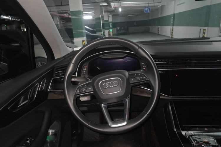 Used Audi Q7 2020 55 TFSI quattro S line sports model Steering Wheel