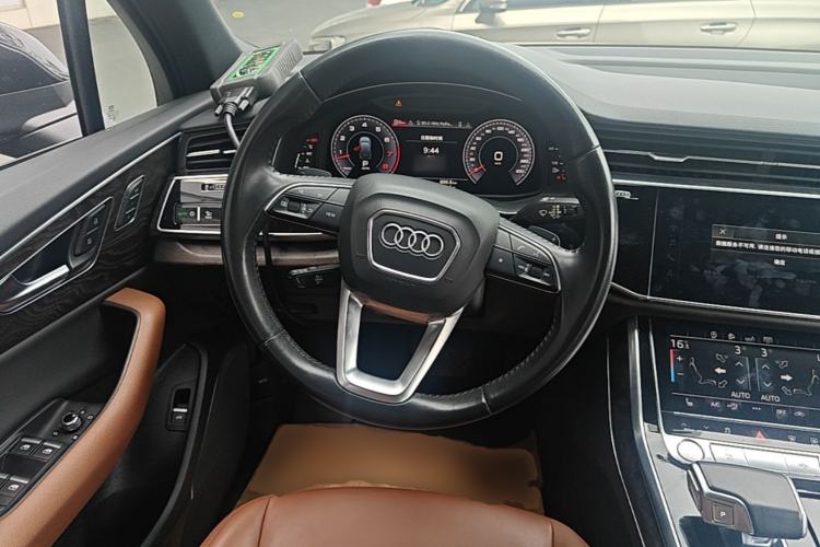 Used Audi Q7 2020 55 TFSI quattro S line sports model Steering Wheel