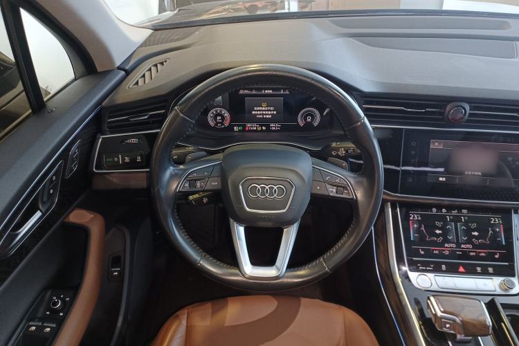 Used Audi Q7 2020 55 TFSI quattro S line sports model Steering Wheel