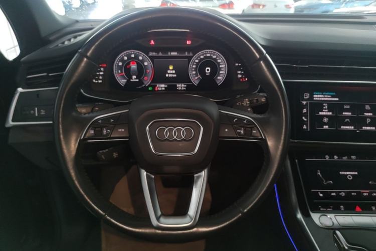 Used Audi Q7 2020 55 TFSI quattro S line sports model Steering Wheel