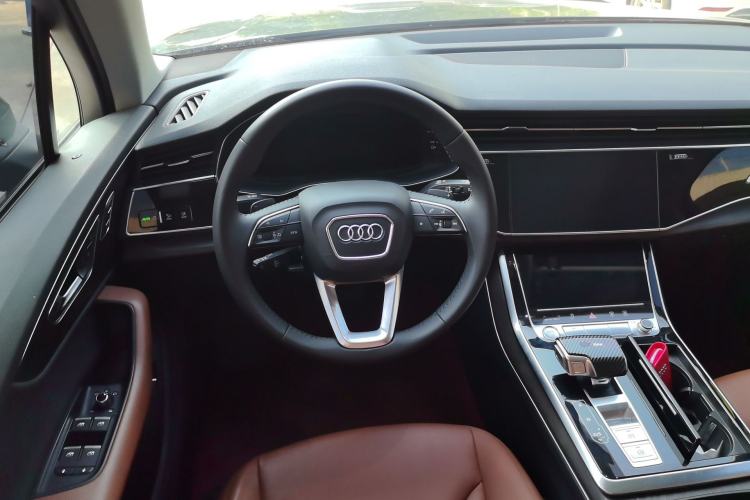 Used Audi Q7 2020 55 TFSI quattro Black Warrior Exclusive Edition Steering Wheel