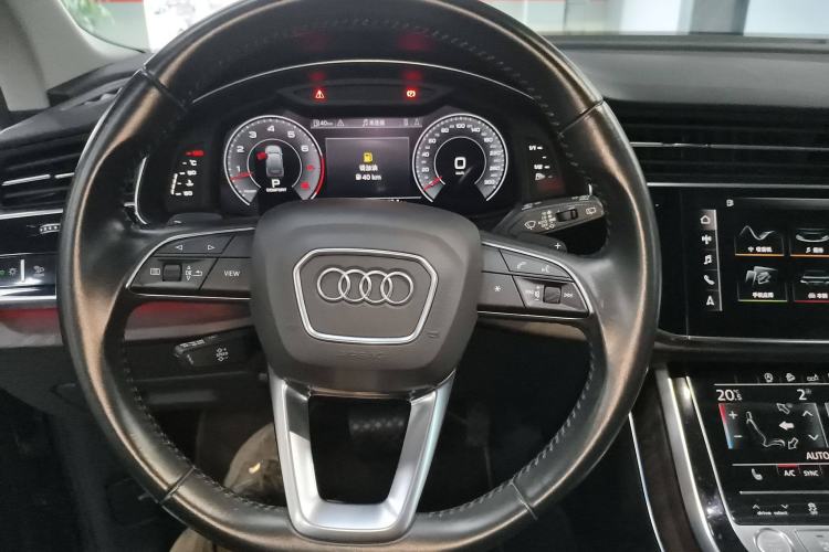 Used Audi Q7 2020 55 TFSI quattro S line sports model Steering Wheel