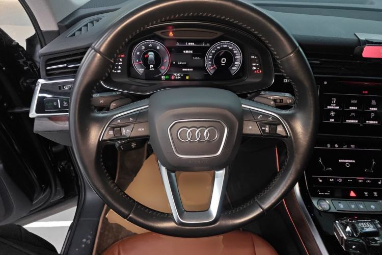 Used Audi Q7 2020 55 TFSI quattro S line sports model Steering Wheel