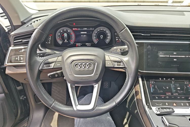 Used Audi Q7 2020 55 TFSI quattro S line sports model Steering Wheel