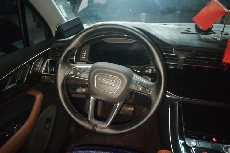 Used Audi Q7 2020 55 TFSI quattro S line sports model Steering Wheel