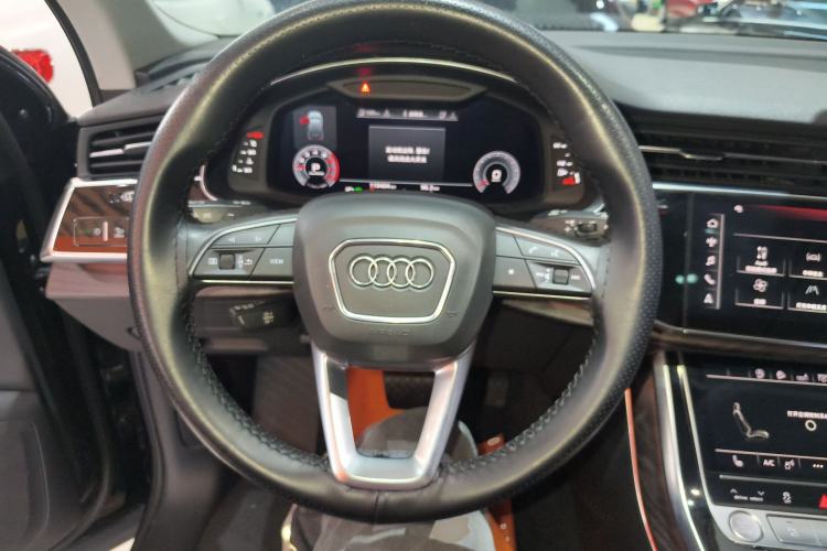 Used Audi Q7 2020 55 TFSI quattro S line sports model Steering Wheel