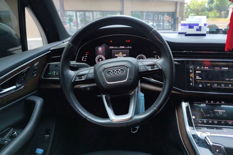 Used Audi Q7 2020 55 TFSI quattro S line sports model Steering Wheel