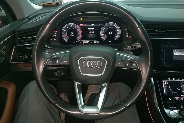 Used Audi Q7 2020 55 TFSI quattro S line sports model Steering Wheel