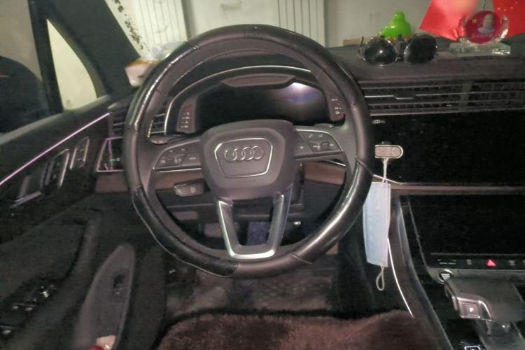 Used Audi Q7 2020 55 TFSI quattro Black Warrior Exclusive Edition Steering Wheel