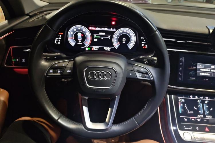 Used Audi Q7 2020 55 TFSI quattro S line sports model Steering Wheel