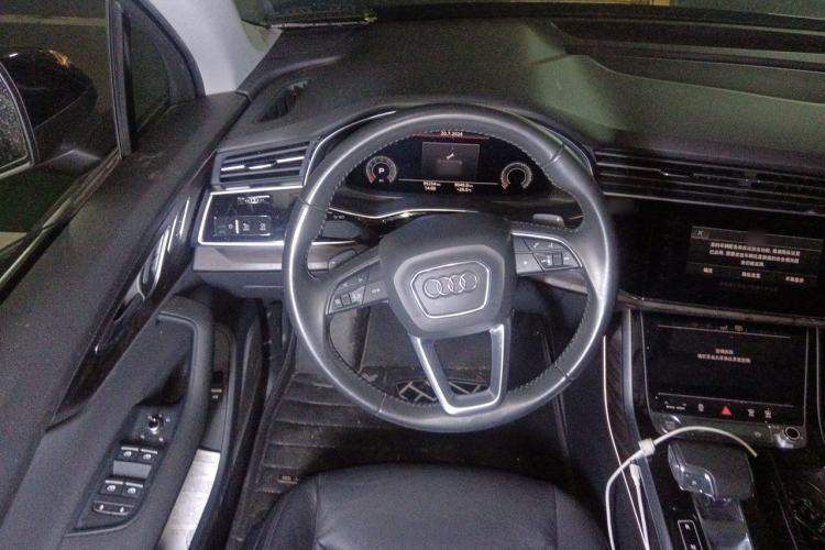 Used Audi Q7 2020 55 TFSI quattro S line sports model Steering Wheel