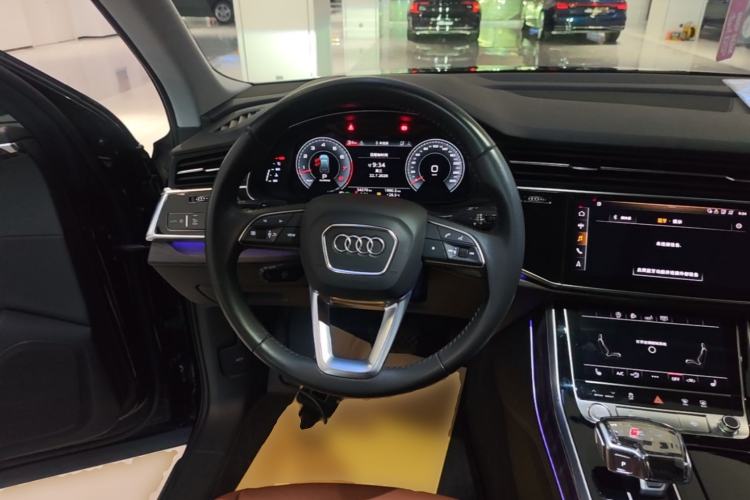 Used Audi Q7 2020 55 TFSI quattro S line sports model Steering Wheel