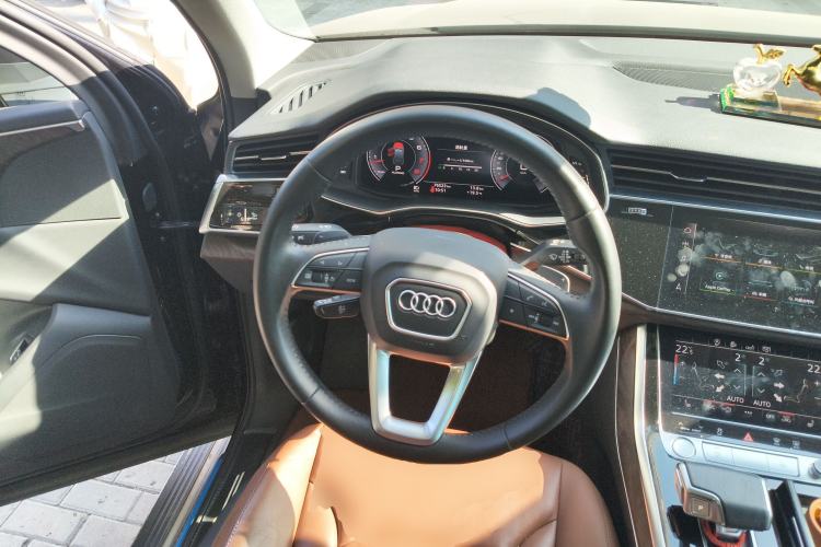 Used Audi Q7 2020 55 TFSI quattro S line sports model Steering Wheel