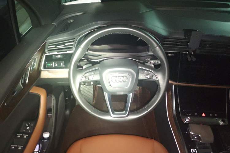 Used Audi Q7 2020 45 TFSI quattro Exclusive Edition Steering Wheel