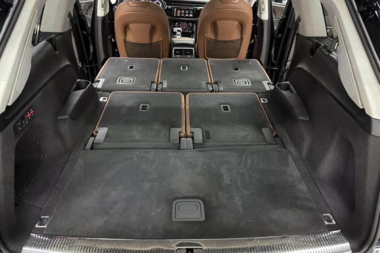 Used Audi Q7 2020 55 TFSI quattro S line sports model Trunk