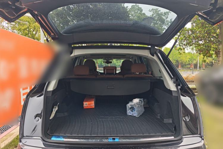 Used Audi Q7  Trunk